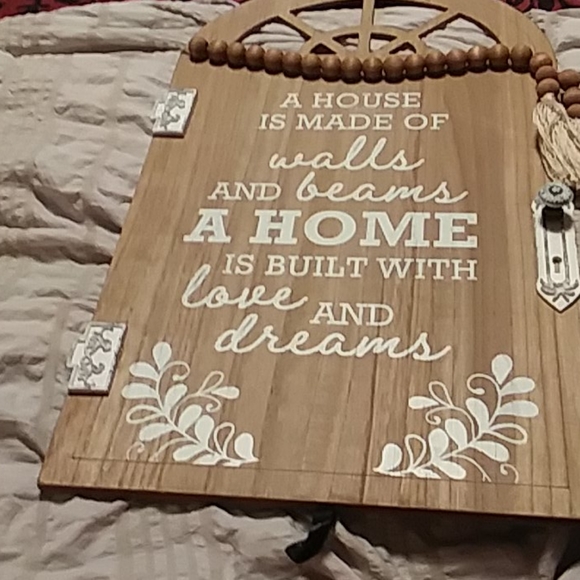 Decor - Picture 2 of 3